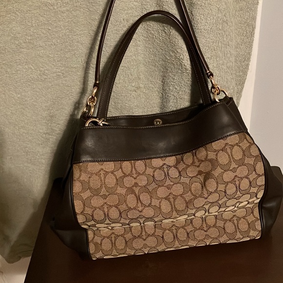 COACH Signature Lexy Shoulder Bag. Color: Black Smoke - Picture 3 of 4